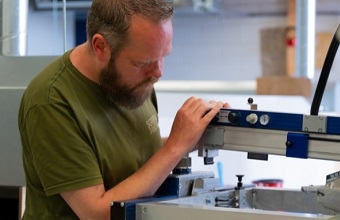 Relatiegeschenken met logo voor de ICT branche - maurice-bij-de-machine_nieuws