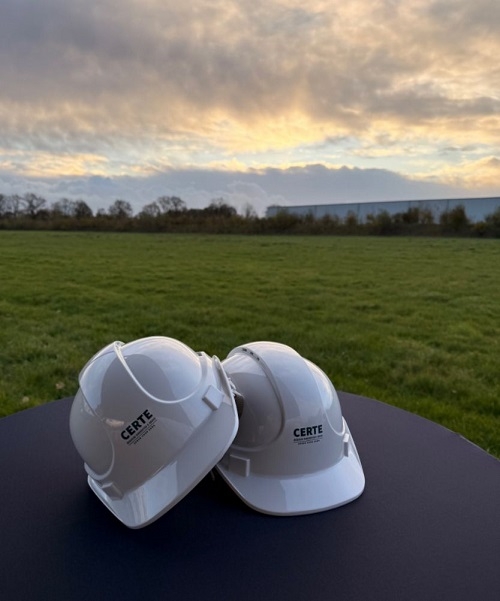 Veiligheidshelm met logo bedrukken - bouwhelm_met_logo_certe_-_website